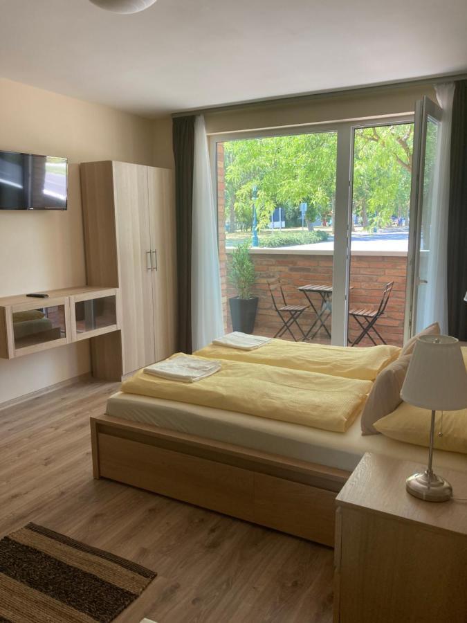 Castellum Apartmanhaz Gyula Eksteriør bilde