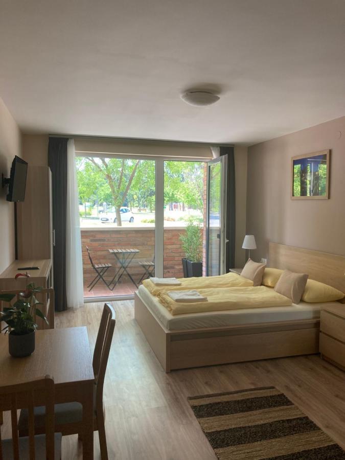 Castellum Apartmanhaz Gyula Eksteriør bilde