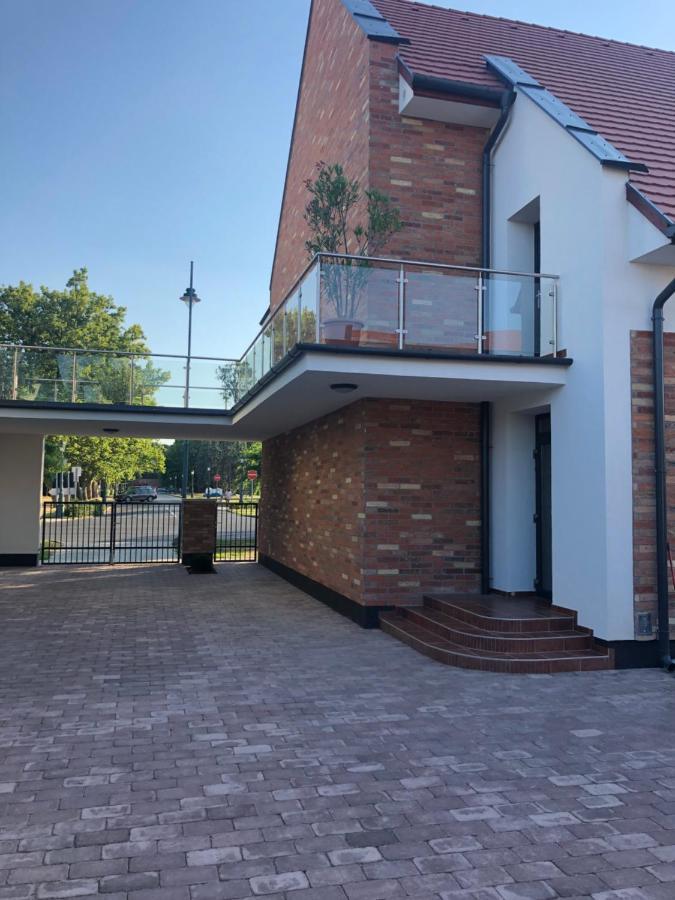 Castellum Apartmanhaz Gyula Eksteriør bilde