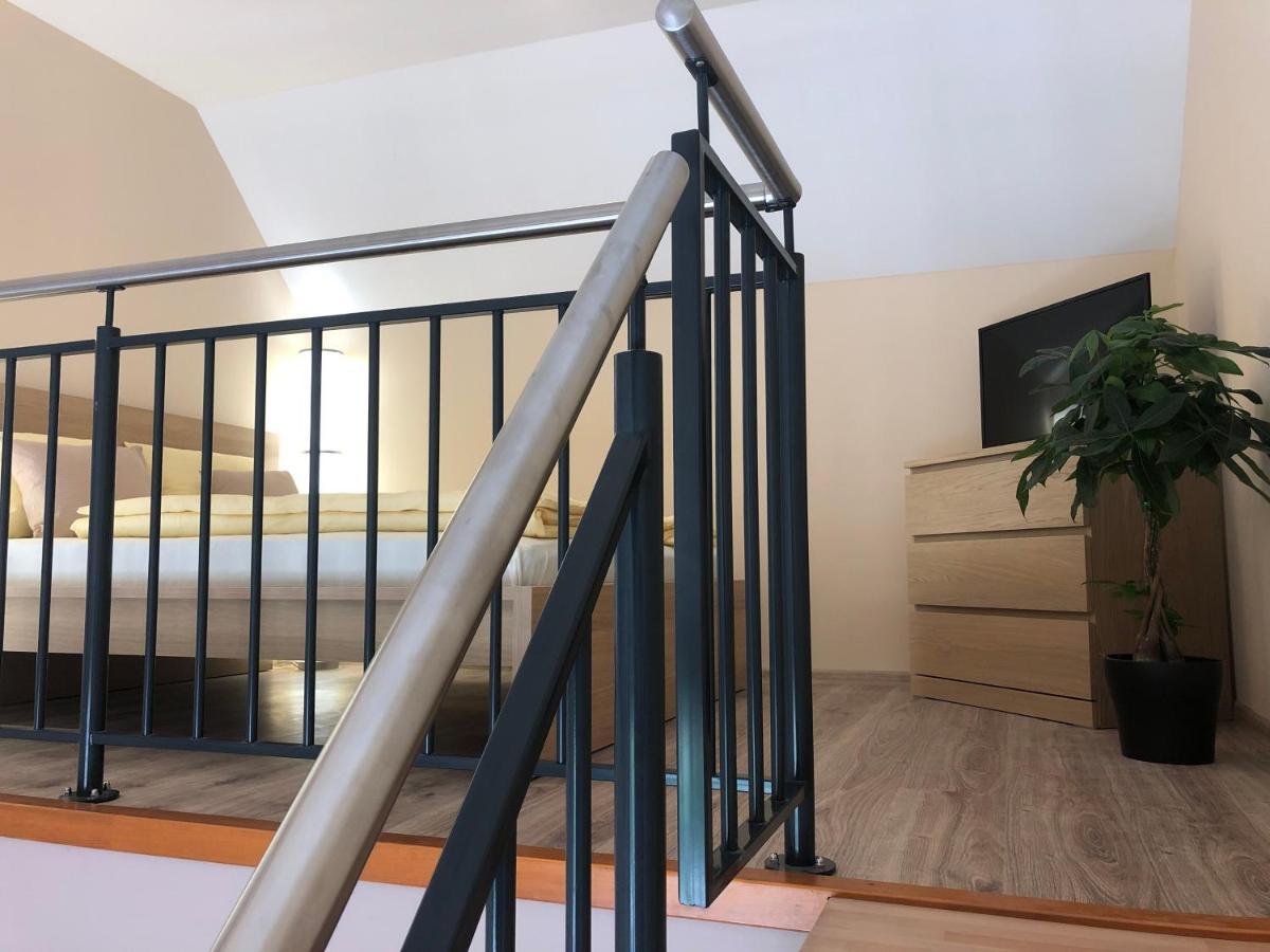 Castellum Apartmanhaz Gyula Eksteriør bilde