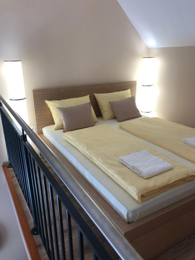 Castellum Apartmanhaz Gyula Eksteriør bilde