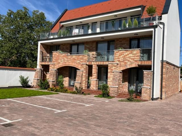 Castellum Apartmanhaz Gyula Eksteriør bilde